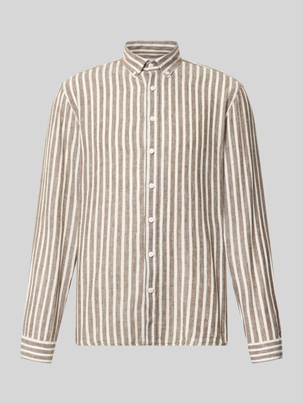 Produktfoto, koszula casualowa 'Relaxed Fit Freizeithemd mit Button-Down-Kragen' od Lindbergh, mieszanka lnu i bawełny, krój relaxed fit, kołnierzyk typu button down, listwa guzikowa, sportowe mankiety, długość tyłu w rozmiarze M: 64 cm, szerokość ramion w rozmiarze M: 41 cm, długość rękawów w rozmiarze M: 64 cm, beżowe i białe pionowe paski, lekko teksturowany materiał