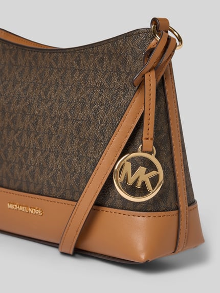 Produktfoto, Handtasche mit Logo-Muster Modell 'ANDIE' von MICHAEL Michael Kors in Braun mit Label-Applikation, Schulterriemen, Struktur-Textur, Hauptfach mit Reißverschluss, Breite 20 cm, Länge 17 cm, Tiefe 8 cm, Länge Schulterriemen 114 cm