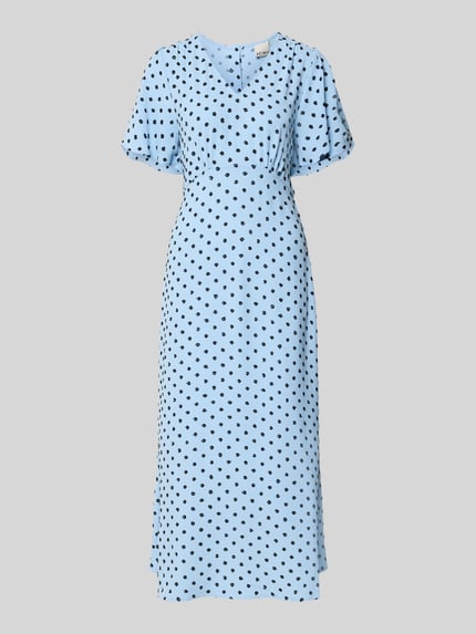 Produktfoto, Midikleid mit V-Ausschnitt Modell 'ZABBY' von ICHI, hellblau mit schwarzem Allover-Punktmuster, A-Linie, Fledermausärmel, glatte Textur