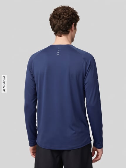 Männermodel trägt dunkelblaues Regular Fit Sport-Langarmshirt mit logodetail von Nike, Heren Sport-Langarmshirt, Ganzkörperansicht Rückansicht, KI-modifiziertes Bild.