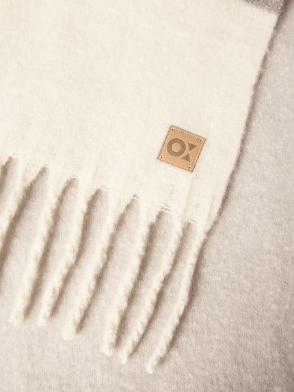 OPUS Schal mit Fransen und Label-Detail Modell 'Allanis' Hellgrau 2