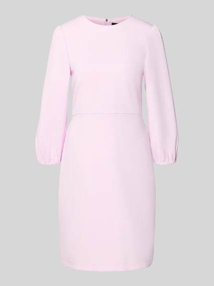 Produktfoto, Knielanges Kleid mit Rundhalsausschnitt und 3/4-Arm von Marc Cain in hellem Rosa, gerader Schnitt, glatte Textur, Stretch-Material-Mix