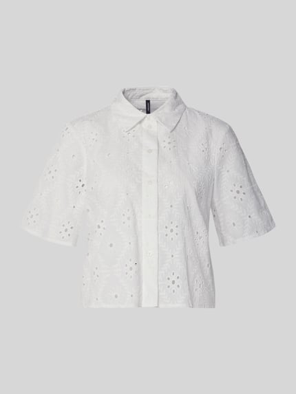 Produktfoto, Relaxed Fit Hemdbluse aus reiner Baumwolle Modell 'ELIZA' von Vero Moda, Optik: Unifarben, Lochstickerei, weiße Textur