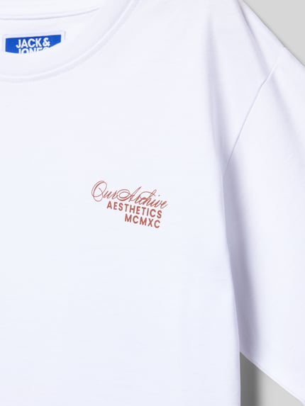 Productfoto, T-Shirt met Label-Print model 'ROAR' van Jack & Jones, wit katoen, regular fit, ronde hals, detailopname.