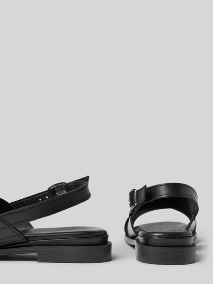 Produktfoto, schwarze Sandalen aus echtem Leder von Tamaris, unifarbenes Veloursleder, strukturierte Sohle, abgerundete Spitze, Blockabsatz