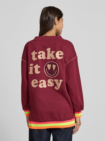 miss goodlife Relaxed fit sweatshirt met V-hals, model 'Hey You' Donkerbruin - 5