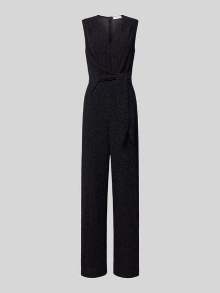 Produktfoto, Schimmernder Jumpsuit mit V-Ausschnitt von Rich & Royal, czarny, lekko błyszczący materiał z paskiem, regular fit, tekstura gładka