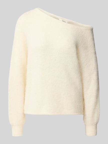 Produktfoto, Relaxed Fit Strickpullover aus elastischem Alpaka-Mix von ba&sh, Cremefarbe, asymmetrischer Ausschnitt, weiche Textur, Modell SUELA