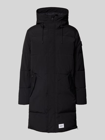 Produktfoto, schwarze Jacke mit Kapuze Modell 'HALEN' von khujo, verdeckter Reißverschluss, glatte Oberfläche, Regular Fit, langer Schnitt