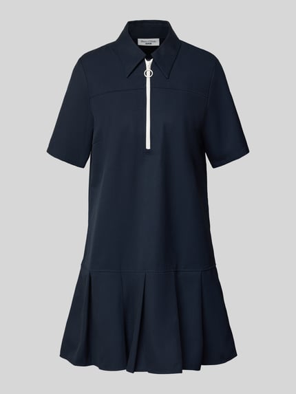 Produktfoto, Kleur: effen donkerblauw, nauwsluitend model, minilengte, applicatie met labelstitching, figuurnaden, ritssluiting, korte mouw, twill materiaalverwerking, Körpernahes Polokleid met viscose van Marc O'Polo Denim