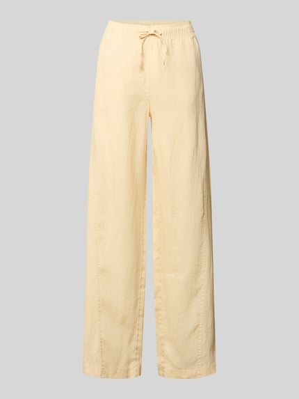 Produktfoto, cremefarbene Damen Leinenhose von OPUS, Modell 'Mileni resort', Wide-Leg-Pants aus reines Leinen mit elastischem Bund und Kordelzug, französische Eingrifftaschen sowie Gesäßtaschen, Bundweite bei Größe 36: 38 cm, Innenbeinlänge: 80 cm, strukturierte Textur.