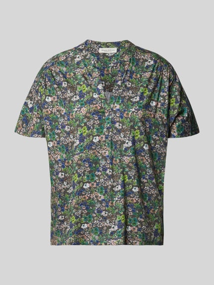 Produktfoto, Regular-Fit T-Shirt aus reiner Baumwolle von Marc O'Polo Damen T-Shirt, florales Muster in Blau, Grün und Weiß auf dunklem Grund, glatte Textur.