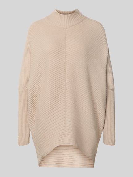 Produktfoto, Strickpullover mit Stehkragen von Apricot in Beige, Material-Mix mit Stretch-Anteil, Relaxed Fit, Teilungsnähte, strukturierte Oberfläche