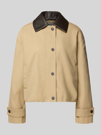 Produktfoto, Oversized Blouson aus reiner Baumwolle von Jake*s Casual in Beige mit kontrastierendem dunkelbraunen Kragen und matten Knöpfen