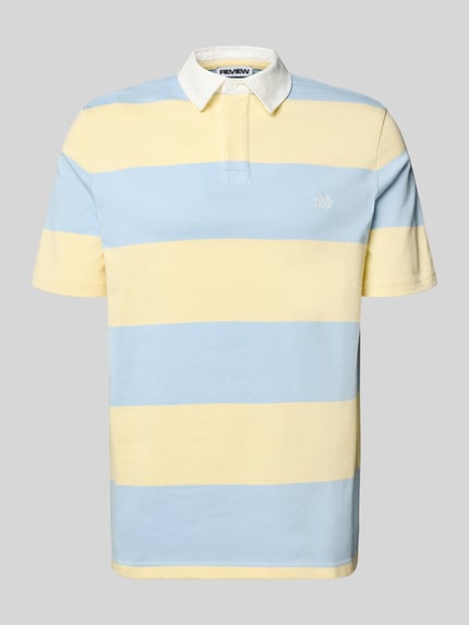 Produktfoto, Regular Fit Poloshirt mit Rugby-Streifen und Logo-Bestickung von REVIEW, reine Baumwolle, breite gelbe und hellblaue Streifen, weißer Kragen, Herren, Rückenlänge bei Größe M 71 cm
