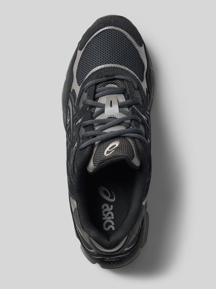 Productfoto, Sneaker met contraststrepen Model 'GEL-NYC' van ASICS TIGER in donkergrijs met structuurzool, Heren sneaker, afgerond model, vetersluiting, hakhoogte maat 44: 4 cm, schachthoogte maat 44: 7 cm, schachtbreedte maat 44: 9 cm