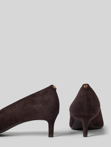 Produktfoto, czółenka skórzane z naturalnej skóry, imitacja skóry welurowej, brąz, Model 'Alina' od MICHAEL Michael Kors, wysokość obcasa: 5 cm, wysokość cholewki: 7 cm, szerokość w rozmiarze 40: 20 cm