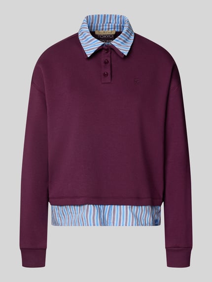 Produktfoto, Boxy Fit Sweatshirt mit Polokragen von Smith and Soul, bordeauxfarben, gestreifter Kragen, Knopfleiste, glatte Textur