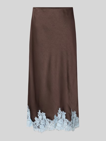 Productfoto, Midirok uit satijn met kantdetails model 'NAIRA' van Neo Noir, rechte fit, bruin met lichtblauw kant, 28 cm taillewijdte, 84 cm lengte