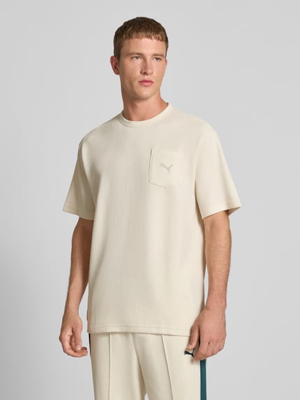 PUMA Performance Relaxed Fit T-Shirt mit Brusttasche Offwhite 4