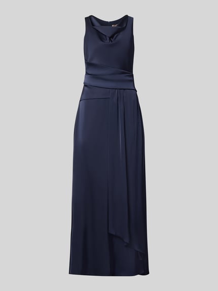 Produktfoto, Abendkleid mit Wasserfallausschnitt von Rinascimento in Dunkelblau, taillierte Passform mit Raffungen und Stoffgürtel, glatte Textur, Material-Mix mit Stretch-Anteil, Rückseitiger Reißverschluss, Rückenlänge bei Größe S 141 cm, Brustweite 41 cm