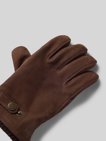 Productfoto, bruine heren handschoenen van echt leer Model 'Bergvik' van Hestra met drukknoopsluiting en labeldetail