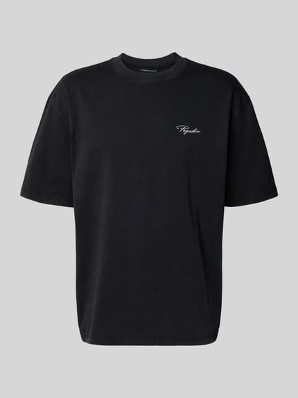 Produktfoto, Oversized T-Shirt mit Label-Stitching von Pegador, schwarzes Herren T-Shirt aus reiner Baumwolle mit Rundhalsausschnitt, Rückenlänge 70 cm in Größe M.