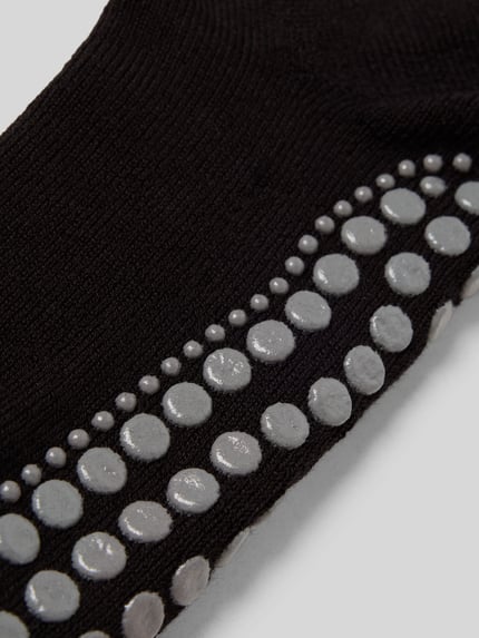 Produktfoto, Socken mit geripptem Abschluss von Falke in Schwarz mit Anti-Rutsch-Besatz, Baumwoll-Woll-Mix mit Stretch-Anteil, Detailaufnahme