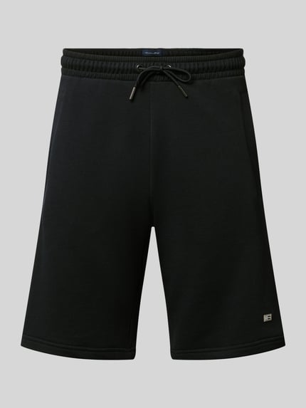 Produktfoto, Sweatshorts mit Eingrifftaschen von Christian Berg Men aus puur katoen, regular fit, labeldetail, bandwijdte maat M 41 cm, binnenbeenlengte maat M 22 cm, zwarte kleur, rechte vorm, zachte textuur