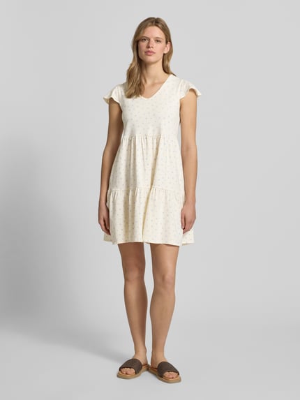 Vrouwenmodel draagt Minikleid im Stufen-Look mit V-Ausschnitt van REVIEW, katoen-elastaan mix, a-lijn, licht met kleine stippen, volledige lichaamsvoorzijde.