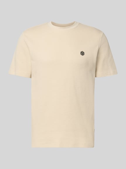Productfoto, T-shirt met labeldetail model 'FILLIP' van Blend, rechte pasvorm, ronde hals, pure katoen, lengte rug maat M: 69 cm, beige kleur, fijn gestructureerde stof.