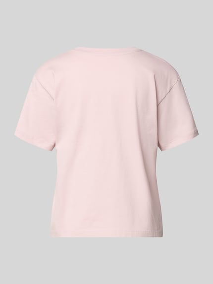 Produktfoto, Regular Fit T-Shirt mit Motiv-Stitching von Jake*s Casual in zartem Rosa, reine Baumwolle, Rundhalsausschnitt, Rückansicht.