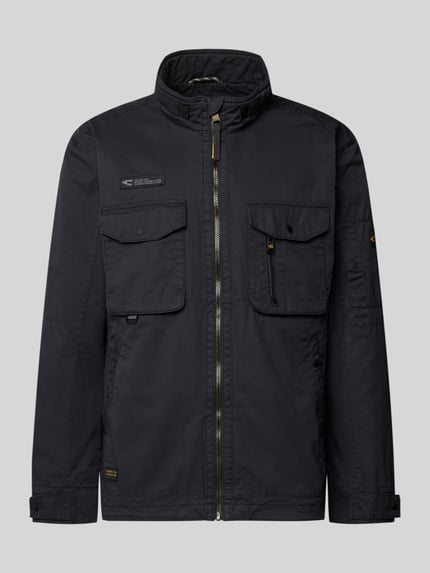 Produktfoto, Jacke aus reiner Baumwolle mit Brusttaschen von camel active in Schwarz mit Stehkragen, Reißverschluss, mehreren Taschen und Label-Patch
