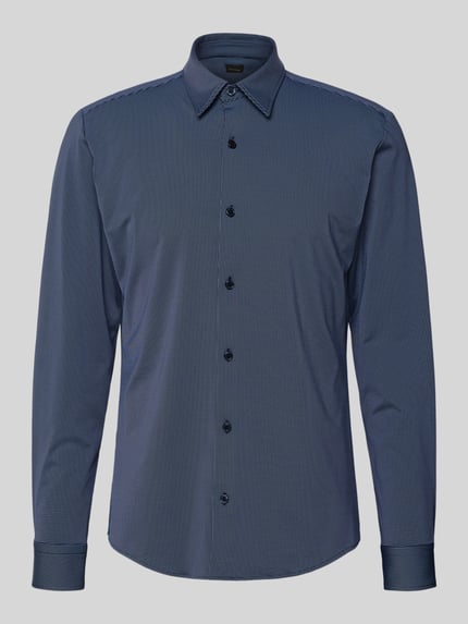 Productfoto, Slim Fit Freizeithemd aus Baumwoll-Mix Modell 'P-ROAN-K-F-261' van BOSS, donkerblauw met fijn structuurpatroon, lange mouwen, Kentkraag, sportmanchet, performance-stretch-jersey.