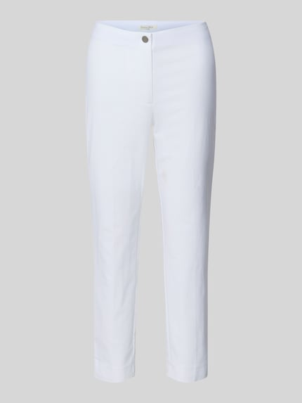 Produktfoto, Slim Fit Stoffhose in verkürzter Passform Modell 'Benga' von Christian Berg Woman aus weißem Baumwoll-Mix mit Knopf- und Reißverschluss, glatte Struktur, Bundweite 39 cm, Innenbeinlänge 66 cm, Damen