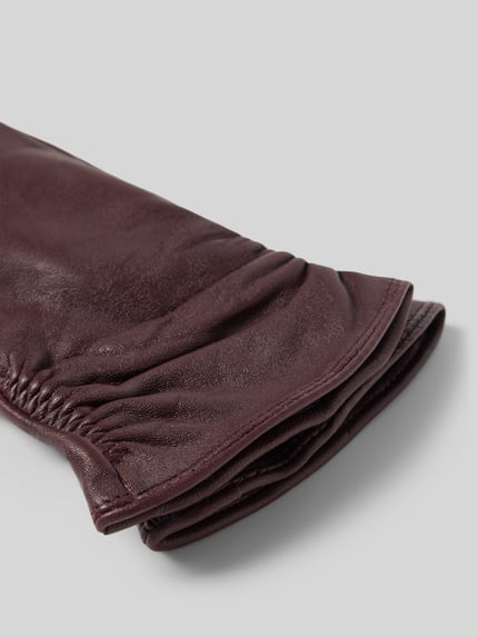 Produktfoto, Handschuhe aus echtem Leder mit Raffungen von Roeckl, rękawiczki z palcami, naturalna skóra, marszczenia, wykończenia, kolor bordowy