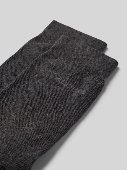 Produktfoto, Business Socks im 2er-Pack mit Label-Stitching von Snocks, dunkler Baumwoll-Mix mit Stretch-Anteil, gerippte Bündchen.