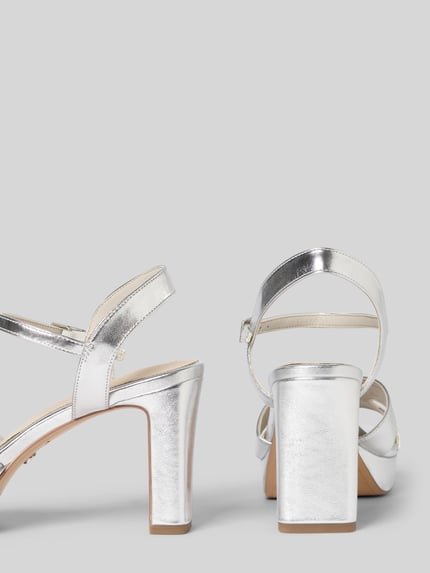 Produktfoto, Sandaletten mit Dornschließe von Tamaris in Silber, Optik: Unifarben, Absatzform: Blockabsatz, strukturierte Sohle, Peep Toe, Label-Schriftzug