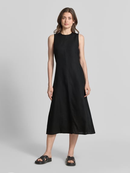 Vrouwenmodel draagt Shaped Fit vrijetijdsjurk uit puur linnen van Marc O'Polo, look: effen, midi, ronde hals, mouwloos, ritssluiting, materiaal: linnen. Volledige lichaamsweergave van voren.