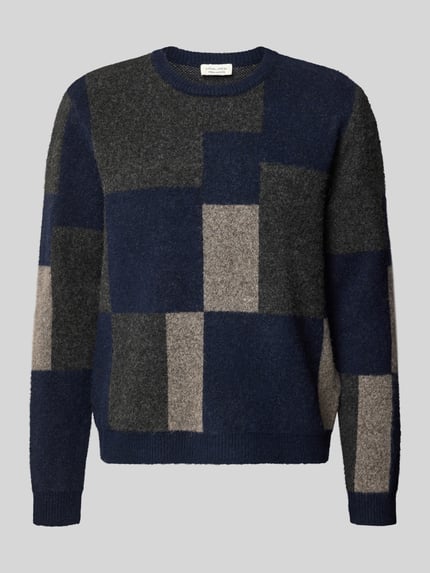 Produktfoto, Regular Fit Strickpullover mit gerippten Abschlüssen von Casual Friday, mieszanka wełny z dodatkiem wiskozy, krój regular fit, prążkowane wykończenia, okrągły dekolt, długość tyłu w rozmiarze M: 65 cm, długość rękawów w rozmiarze M: 69 cm, wzór geometryczny w odcieniach granatu, szarości i czerni, miękka tekstura