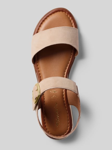 Produktfoto, Sandalen aus echtem Rindsleder von Tamaris in Lederoptik, runder Schuhspitze, flacher Absatzform, strukturierter Sohle, Label-Prägung, Dornschließe, Nubuk-Materialverarbeitung.