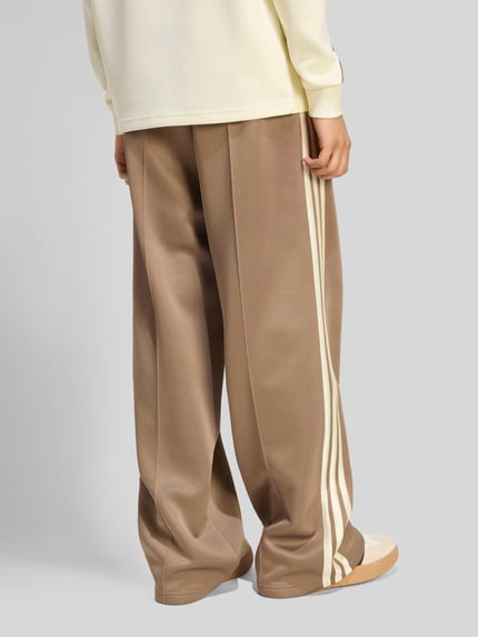 adidas Sportswear Loose Fit Sweathose mit Baumwoll-Anteil Beige 5