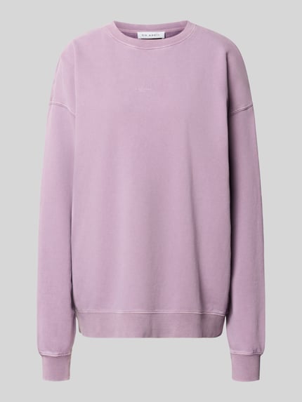Produktfoto, oversized dames sweatshirt van puur katoen in lila, logo-stitching, model 'Farmers Market' van OH APRIL, geribde ronde hals, statement-print achterzijde