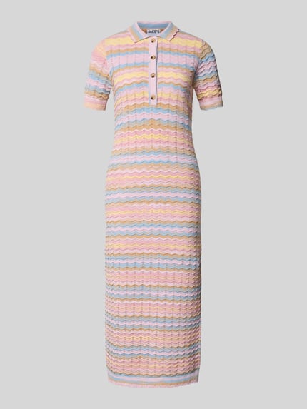 Produktfoto, Slim Fit Midikleid in Strick-Optik von Jake*s Casual, bawełniana mieszanka, krój slim fit, kołnierzyk, krótkie rękawy, zapięcie na guziki, długość tyłu w rozmiarze S 121 cm, szerokość w rozmiarze S 45 cm, długość rękawa w rozmiarze S 24 cm, pastelowe kolory, wzór w zygzaki, faktura dzianiny