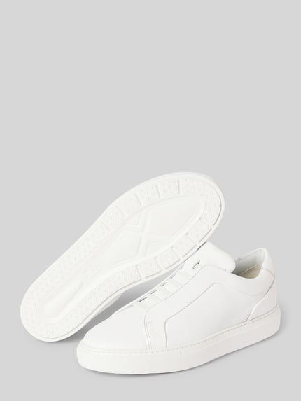 Produktfoto, Slip-on-Sneaker aus Leder Modell 'METRO' von Lloyd, biała skóra, zaokrąglony nosek, gumowa podeszwa, wysokość obcasa 4 cm, wysokość cholewki 7 cm, szerokość w rozmiarze 44: 10 cm