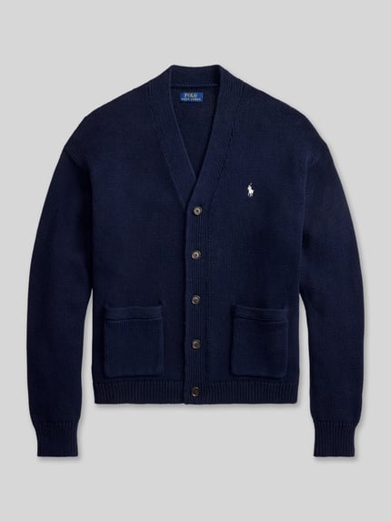 Produktfoto, Regular Fit Strickjacke aus reiner Baumwolle von Polo Ralph Lauren in Dunkelblau mit V-Ausschnitt, Knopfleiste, Logo-Stitching, aufgesetzten Taschen, feiner Strickstruktur und gerippten Abschlüssen.
