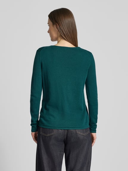 Frauenmodel trägt Regular Fit Pullover aus Baumwoll-Viskose-Mix von Tom Tailor, unifarben, langarm, gerippte Abschlüsse, Ganzkörperansicht Rückansicht.