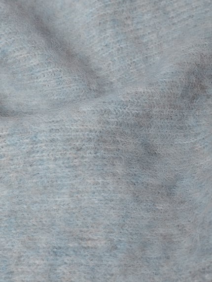 Produktfoto, hellblauer Schal mit Woll-Anteil Modell 'Amaribel' von OPUS, texturierte grob gestrickte Oberfläche, Damen Schal