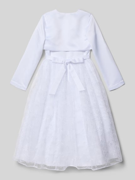 Mädchen trägt Kleid mit Stitchings und Taillenband von Happy Girls, A-Linie, Rundhalsausschnitt, Ganzkörperansicht Rückansicht.