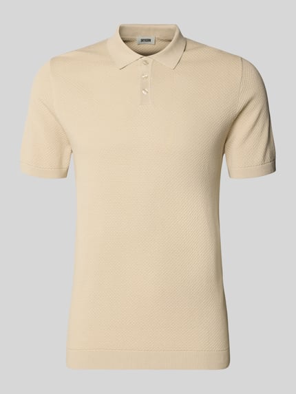 Produktfoto, Slim Fit Poloshirt mit Strukturmuster Modell 'TRITON' von Drykorn, beige, Knopfleiste, Rückenlänge bei Größe M 69 cm